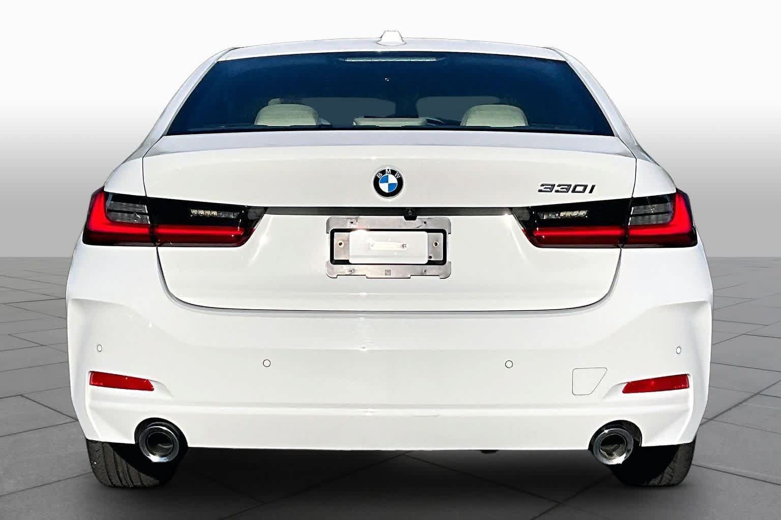 Used 2024 BMW 330i Sedan w/ Premium Package RWD image 5