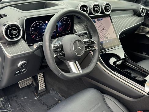 Used 2024 Mercedes-Benz GLC 300 4MATIC image 17