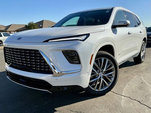 Used 2025 Buick Enclave Avenir w/ Super Cruise Package image 3