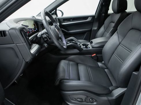 Used 2025 Porsche Cayenne S AWD/4WD image 16