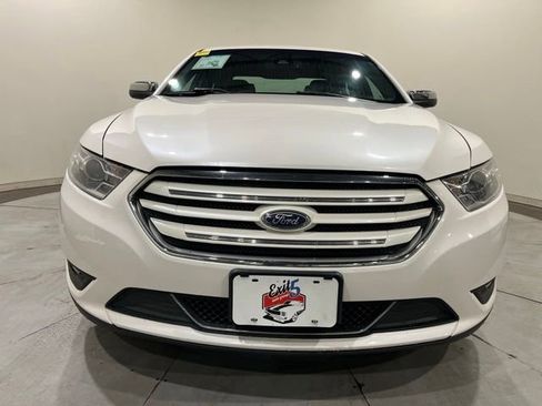 Used 2018 Ford Taurus Limited image 3