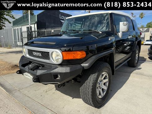 Used 2014 Toyota FJ Cruiser 4WD w/ Upgrade Package image 3