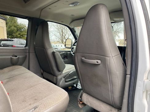 Used 2018 Chevrolet Express 3500 LS RWD image 22
