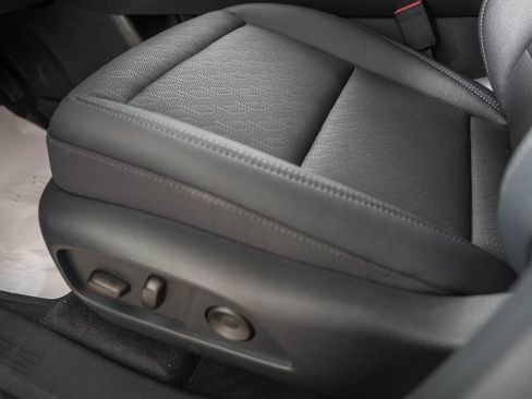 New 2026 Chevrolet Equinox LT w/ Convenience Package II image 36