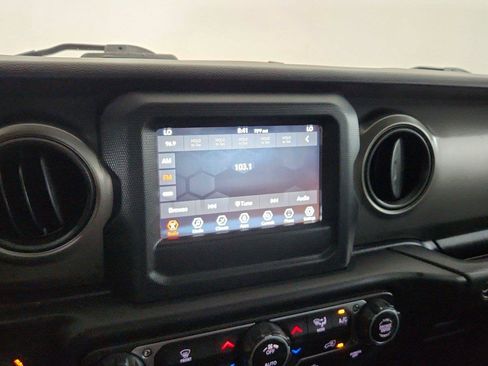 Used 2023 Jeep Gladiator Sport AWD/4WD image 33