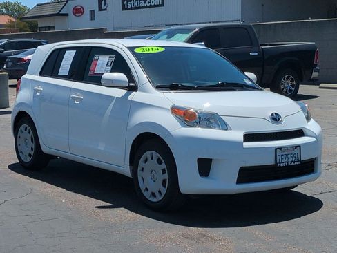 Used 2014 Scion xD FWD image 3