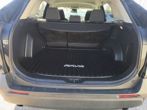 Used 2022 Toyota RAV4 LE image 14