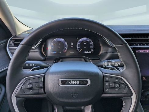 Used 2023 Jeep Grand Cherokee Limited w/ Black Appearance Package image 31