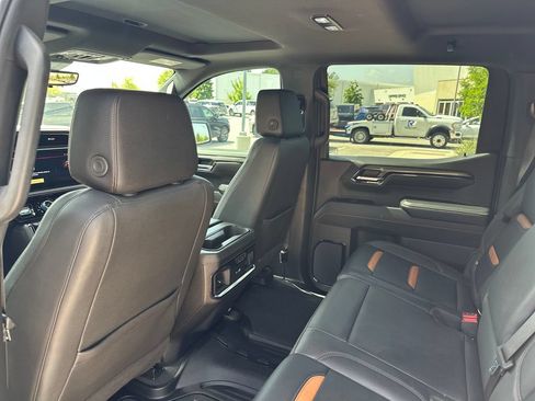 Used 2023 GMC Sierra 1500 AT4 w/ AT4 Premium Package AWD/4WD image 39