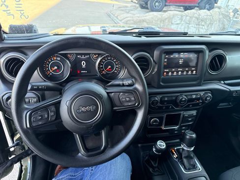 Used 2022 Jeep Gladiator Sport AWD/4WD image 16