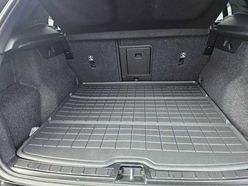 Certified 2025 Volvo XC40 B5 Plus w/ Protection Package Premier image 16