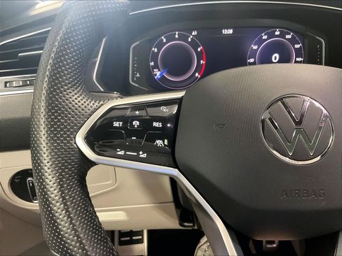 Used 2022 Volkswagen Tiguan SEL R-Line image 23