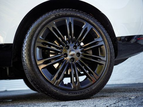 Used 2022 Land Rover Range Rover SE image 18