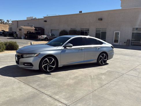 Used 2018 Honda Accord Sport image 4