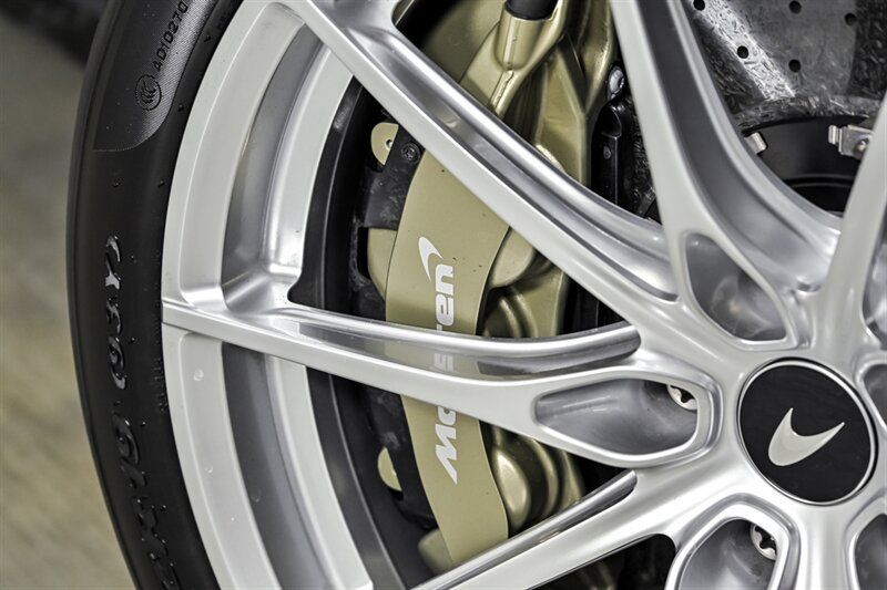 Used 2022 McLaren 765LT RWD image 6