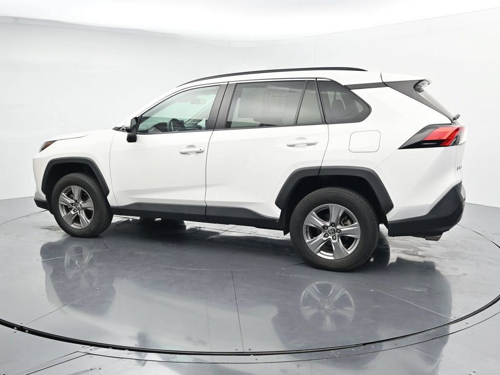 Used 2024 Toyota RAV4 XLE AWD/4WD image 5