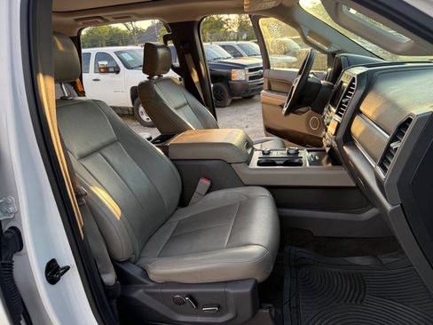 Used 2018 Ford Expedition XLT w/ Equipment Group 202A AWD/4WD image 29