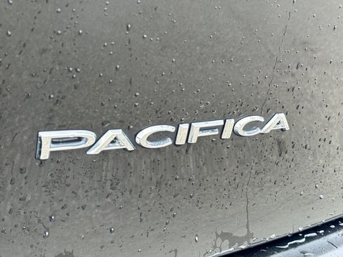 Used 2018 Chrysler Pacifica Limited w/ Advanced Safetytec Group FWD image 15
