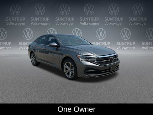 Used 2024 Volkswagen Jetta SE FWD image 6
