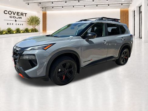 Used 2025 Nissan Rogue SV AWD/4WD image 4
