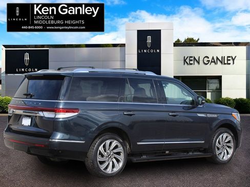 Used 2022 Lincoln Navigator Reserve AWD/4WD image 7