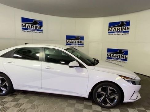 Used 2023 Hyundai Elantra SEL w/ Convenience Package image 2