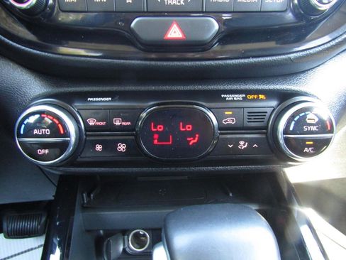 Used 2020 Kia Soul EX w/ Option Group 015 FWD image 16