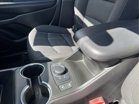 Used 2022 GMC Terrain SLE w/ Driver Convenience Package image 31