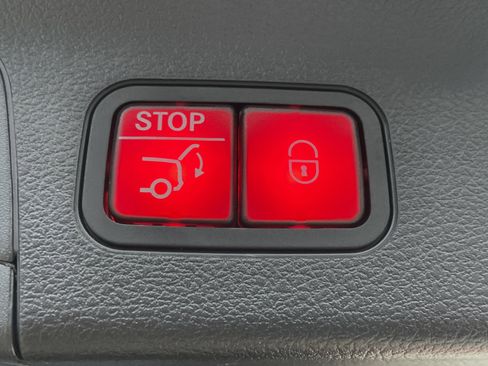 Certified 2025 Mercedes-Benz GLS 450 4MATIC image 13