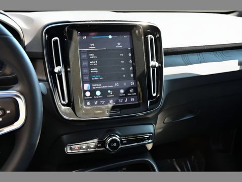 Certified 2023 Volvo C40 P8 Recharge Ultimate w/ Protection Package Premier AWD/4WD image 20