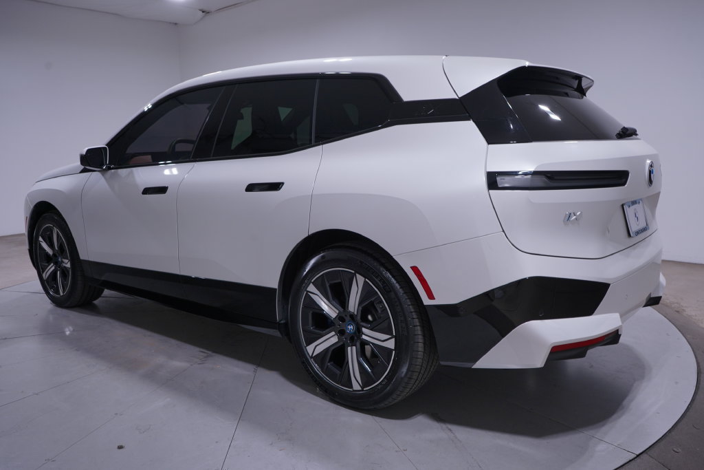 Used 2024 BMW iX xDrive50 w/ Sport Package AWD/4WD image 3