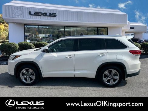 Used 2017 Toyota Highlander Limited image 2