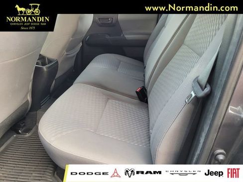 Used 2022 Toyota Tacoma SR w/ SR Convenience Package RWD image 18