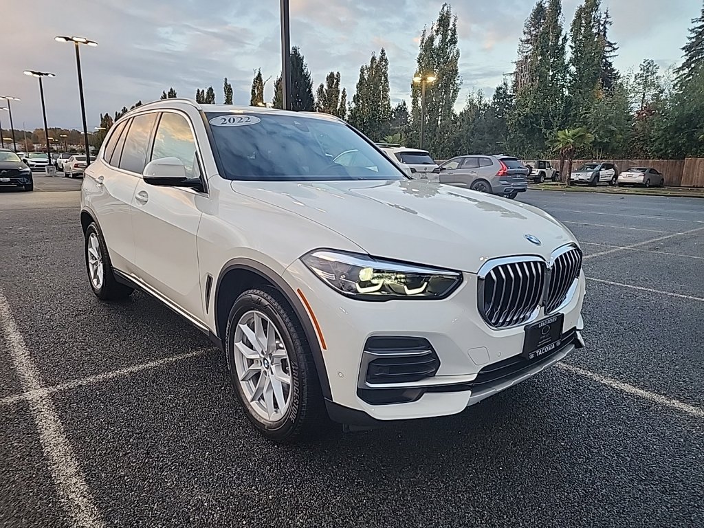Used 2022 BMW X5 xDrive40i w/ Parking Assistance Package AWD/4WD image 6