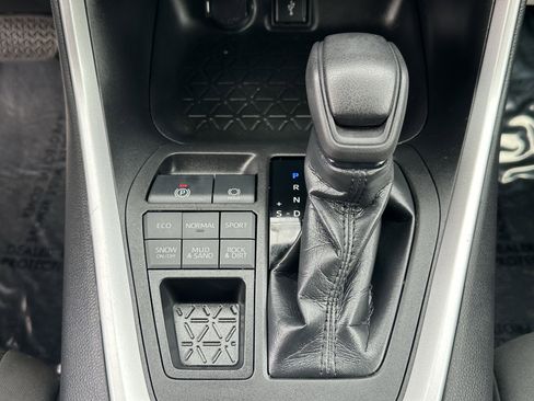 Used 2021 Toyota RAV4 XLE w/ Convenience Package image 33