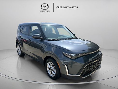 Used 2025 Kia Soul LX FWD image 1