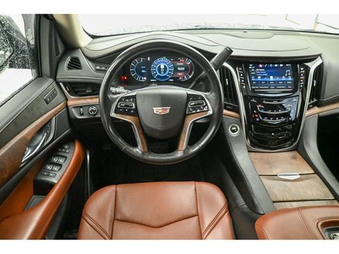 Used 2020 Cadillac Escalade Luxury image 32