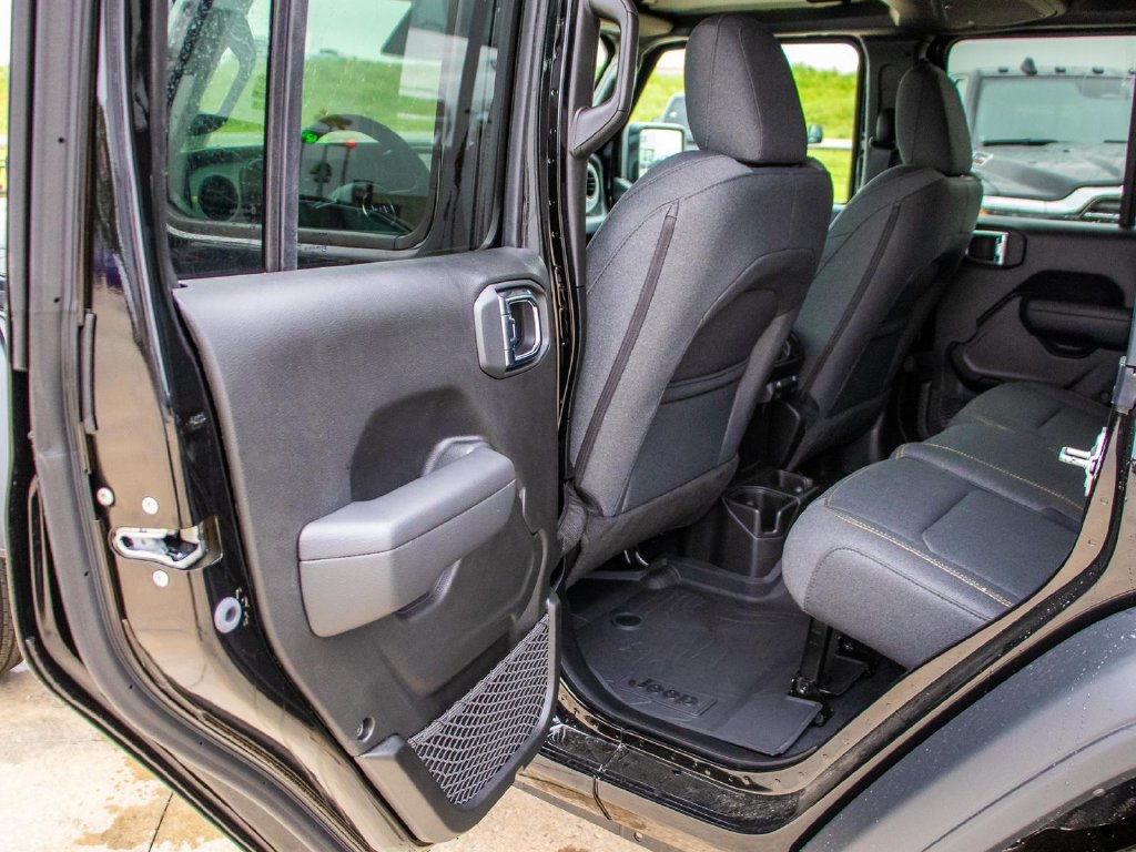 Used 2025 Jeep Wrangler Unlimited Sport AWD/4WD image 26