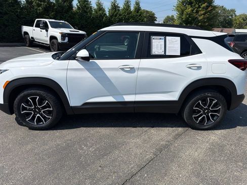 Used 2023 Chevrolet TrailBlazer ACTIV w/ Convenience Package FWD image 2