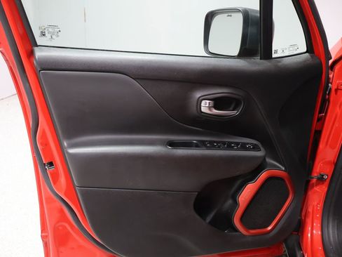 Used 2020 Jeep Renegade Trailhawk w/ Cold Weather Group image 10