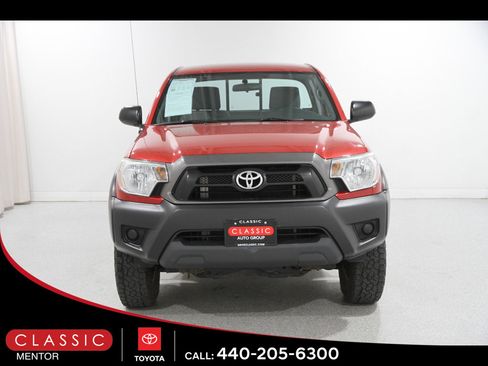 Used 2014 Toyota Tacoma 4x4 Regular Cab image 2