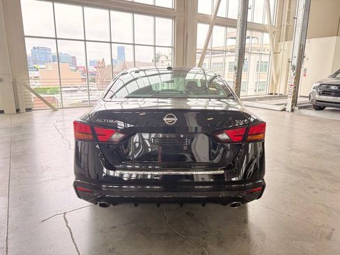 Used 2023 Nissan Altima 2.5 SV w/ SV Premium Package FWD image 4