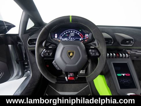 Used 2023 Lamborghini Huracan STO RWD image 15