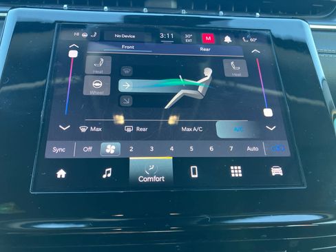 Used 2021 Jeep Grand Cherokee L Laredo w/ Luxury Tech Group I image 22