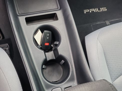Used 2022 Toyota Prius LE FWD image 24