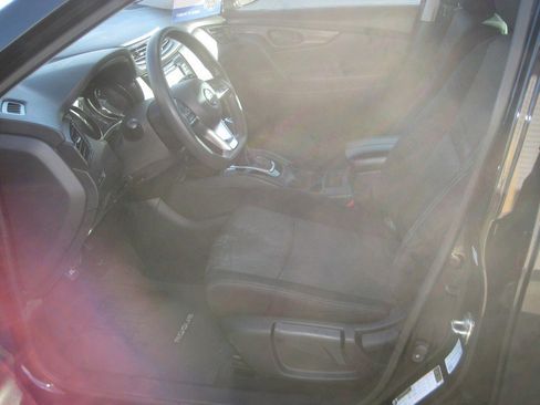 Used 2019 Nissan Rogue S image 13
