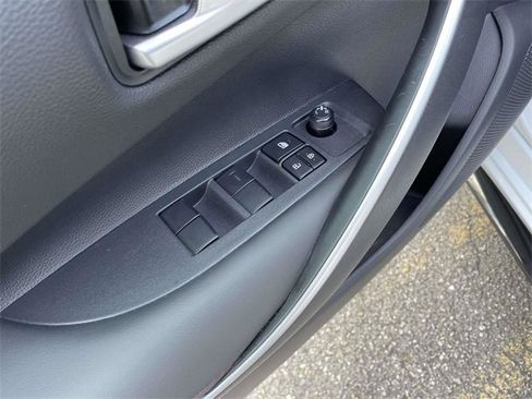 Certified 2025 Toyota Corolla SE image 18