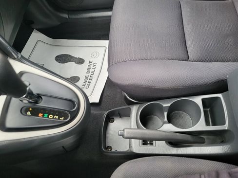 Used 2004 Pontiac Vibe w/ Moon And Tunes Value Package image 19