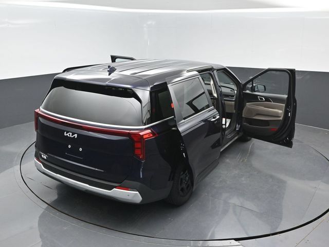 Used 2025 Kia Carnival FWD image 29