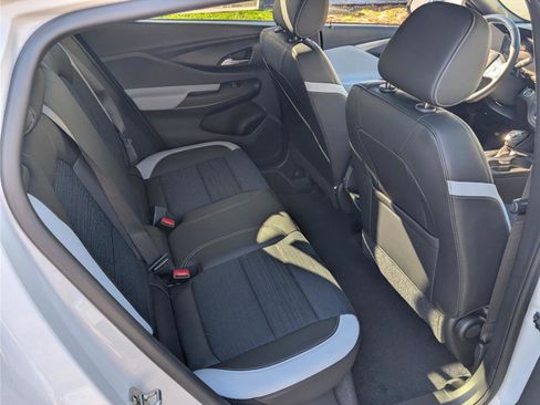 New 2026 Buick Envista Preferred image 7